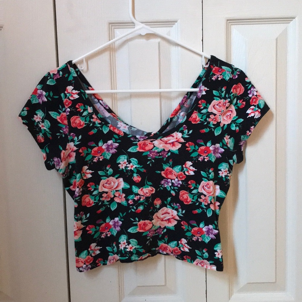 Cute floral cropped top🌷